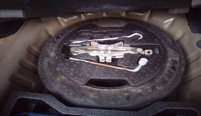 2015 Maruti Ciaz VXI+, Petrol, Manual, 1,07,978 km, tyre