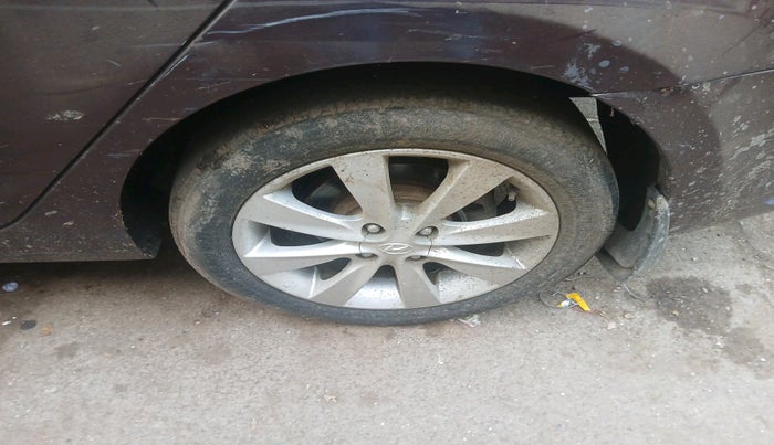 2012 Hyundai Verna FLUIDIC 1.6 VTVT SX, Petrol, Manual, 1,21,371 km, tyre