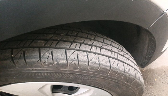 2017 Hyundai Creta E PLUS 1.6 PETROL, Petrol, Manual, 1,13,192 km, tyre