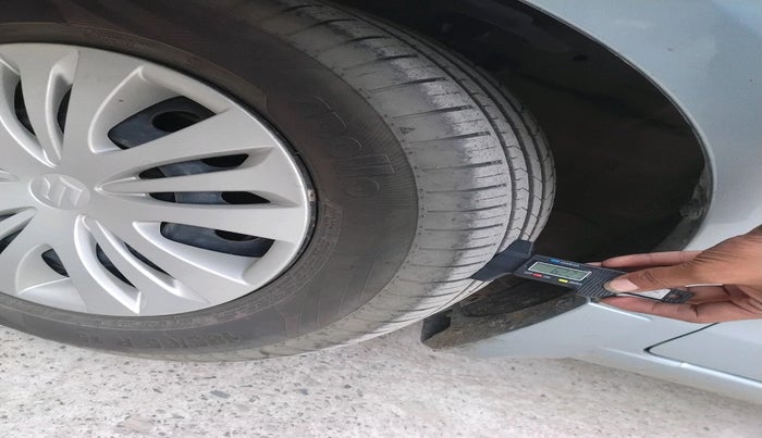 2014 Maruti Ertiga VXI, Petrol, Manual, 35,507 km, tyre