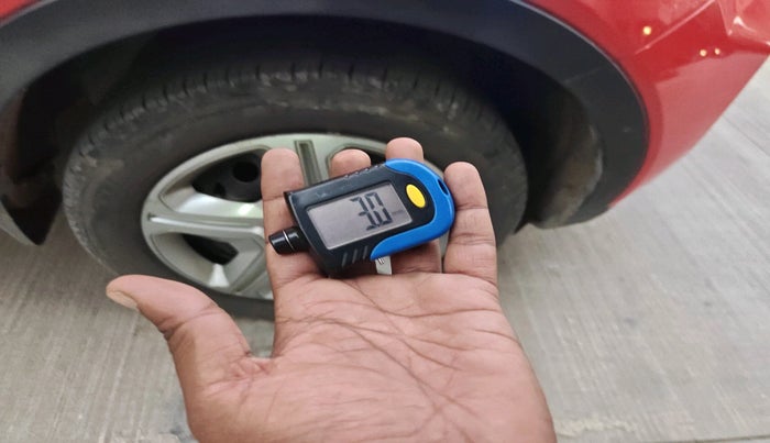 2022 Tata NEXON XMA SUNROOF PETROL, Petrol, Automatic, 49,777 km, tyre