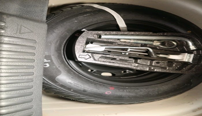 2010 Volkswagen Polo COMFORTLINE 1.2L PETROL, Petrol, Manual, 85,931 km, tyre