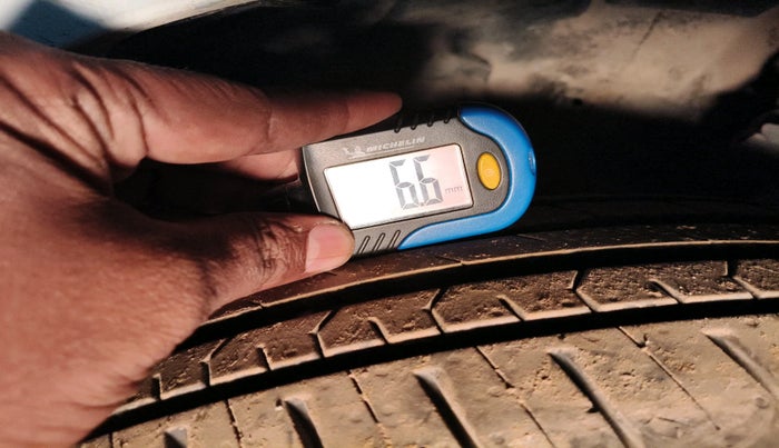 2015 Maruti Ciaz VXI+, Petrol, Manual, 74,691 km, tyre