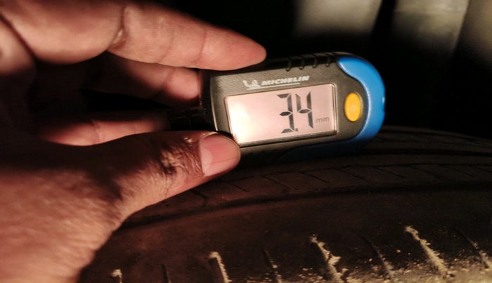 2015 Maruti Ciaz VXI+, Petrol, Manual, 74,691 km, tyre