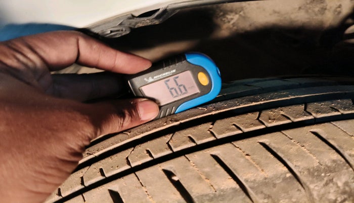 2015 Maruti Ciaz VXI+, Petrol, Manual, 74,691 km, tyre