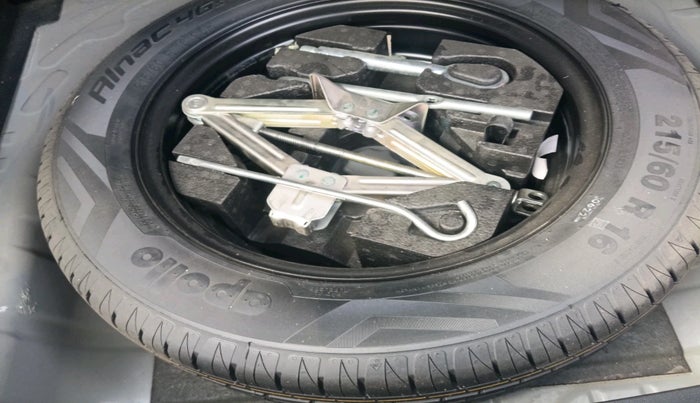 2022 MG ASTOR SHARP 1.5 MT, Petrol, Manual, 1,29,814 km, tyre