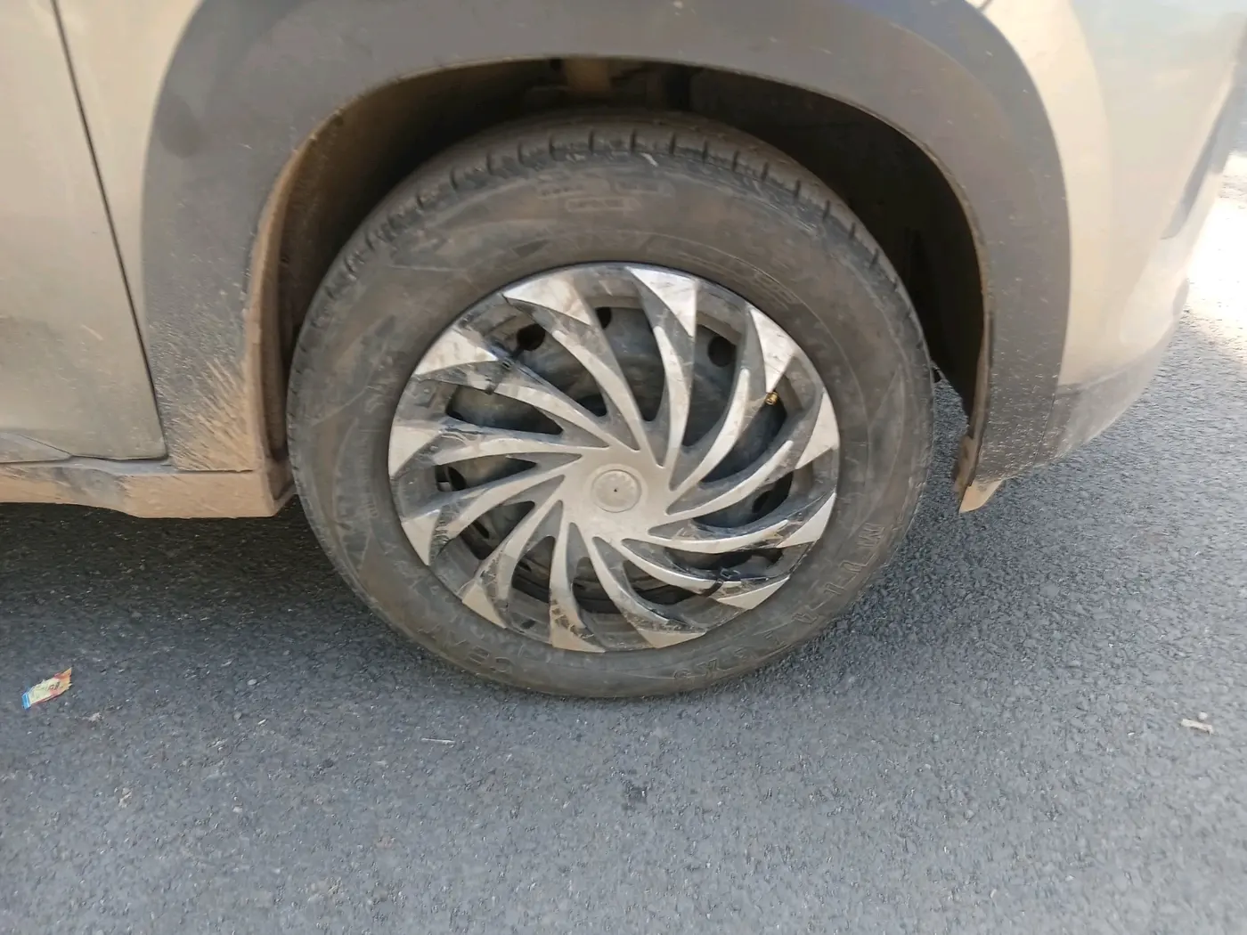 2018 Mahindra KUV 100 NXT K6+ P 6 STR, Petrol, Manual, 75,653 km, tyre