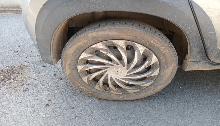 2018 Mahindra KUV 100 NXT K6+ P 6 STR, Petrol, Manual, 75,653 km, tyre