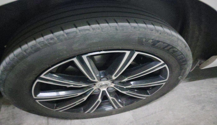 2019 Volvo XC 60 D5 INSCRIPTION, Diesel, Automatic, 1,08,580 km, tyre