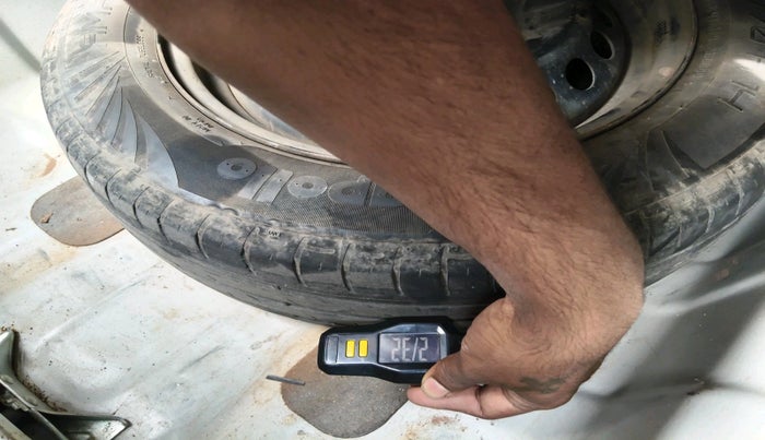 2014 Hyundai Xcent S 1.2, Petrol, Manual, 1,07,328 km, tyre