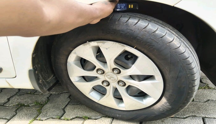 2014 Hyundai Xcent S 1.2, Petrol, Manual, 1,07,328 km, tyre