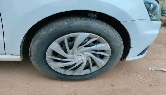 2019 Volkswagen Ameo COMFORTLINE 1.0L, Petrol, Manual, 89,559 km, tyre