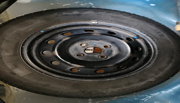 2013 Maruti Swift VDI, Diesel, Manual, 1,84,767 km, tyre