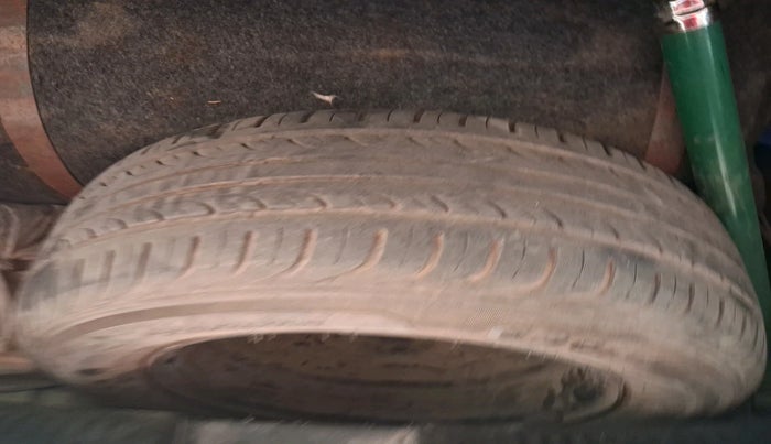 2013 Volkswagen Polo COMFORTLINE 1.2L PETROL, Petrol, Manual, 1,53,365 km, tyre