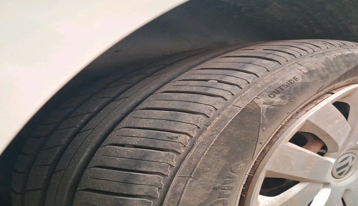 2013 Volkswagen Polo COMFORTLINE 1.2L PETROL, Petrol, Manual, 1,53,365 km, tyre