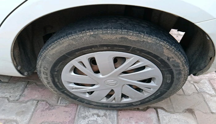 2015 Maruti Swift VXI, Petrol, Manual, 65,000 km, tyre