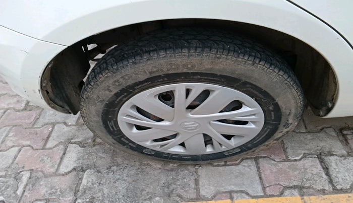 2015 Maruti Swift VXI, Petrol, Manual, 65,000 km, tyre