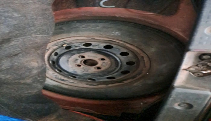 2010 Maruti Swift VXI, Petrol, Manual, 1,34,552 km, tyre