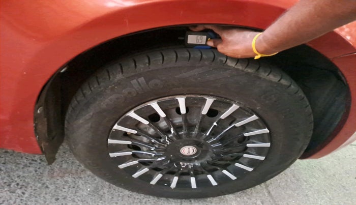 2010 Maruti Swift VXI, Petrol, Manual, 1,34,552 km, tyre