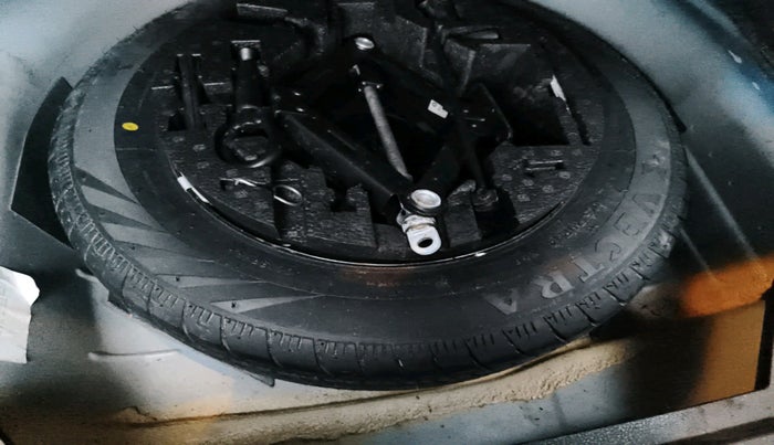 2016 Volkswagen Ameo HIGHLINE1.2L, Petrol, Manual, 64,731 km, tyre