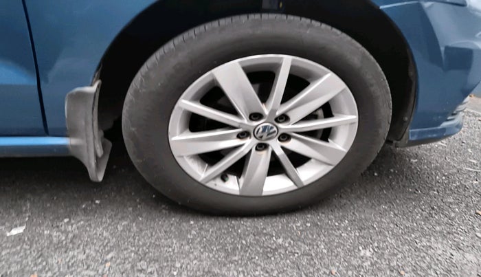 2016 Volkswagen Ameo HIGHLINE1.2L, Petrol, Manual, 64,731 km, tyre