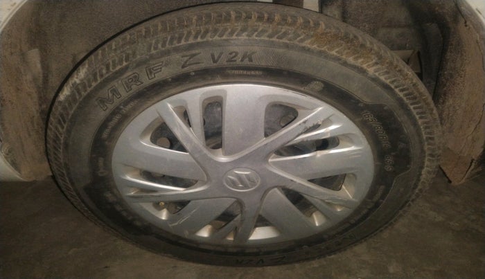 2017 Maruti Swift VXI, Petrol, Manual, 17,695 km, tyre