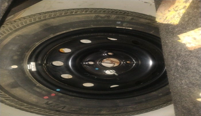 2017 Maruti Swift VXI, Petrol, Manual, 17,695 km, tyre