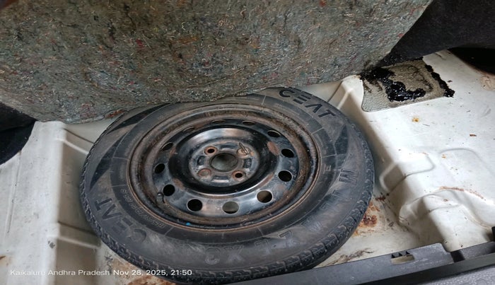 2011 Maruti Swift Dzire VDI, Diesel, Manual, 3,77,059 km, tyre