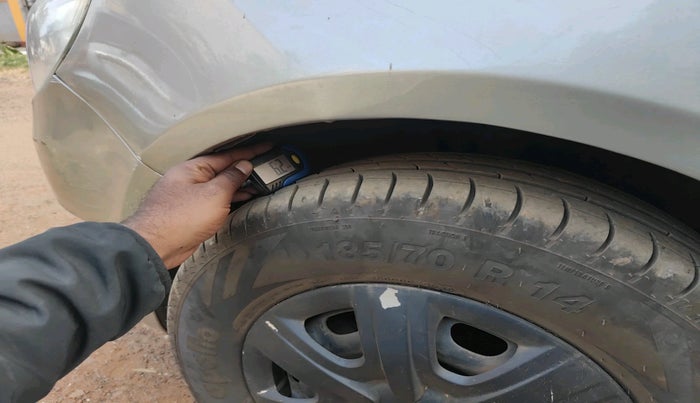 2013 Skoda Fabia AMBITION PLUS 1.2 MPI, Petrol, Manual, 1,21,794 km, tyre