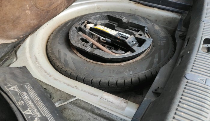 2013 Skoda Fabia AMBITION PLUS 1.2 MPI, Petrol, Manual, 1,21,794 km, tyre