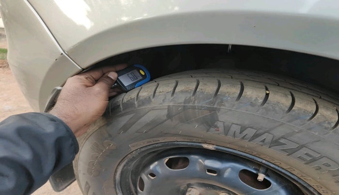 2013 Skoda Fabia AMBITION PLUS 1.2 MPI, Petrol, Manual, 1,21,794 km, tyre