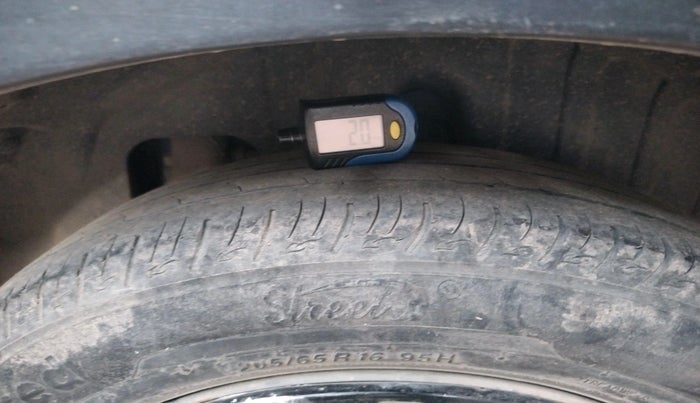 2019 Mahindra XUV300 W4 1.2 PETROL, Petrol, Manual, 94,458 km, tyre