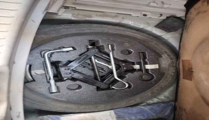 2019 Mahindra XUV300 W4 1.2 PETROL, Petrol, Manual, 94,458 km, tyre