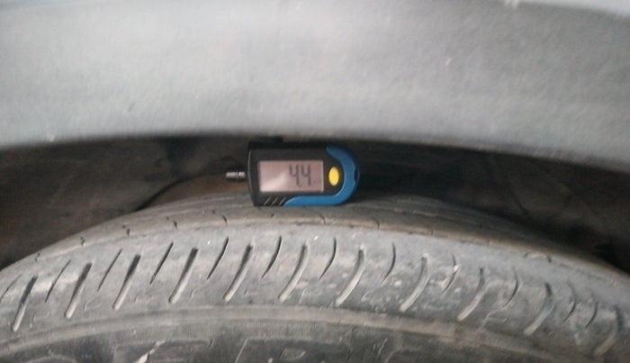 2019 Mahindra XUV300 W4 1.2 PETROL, Petrol, Manual, 94,458 km, tyre