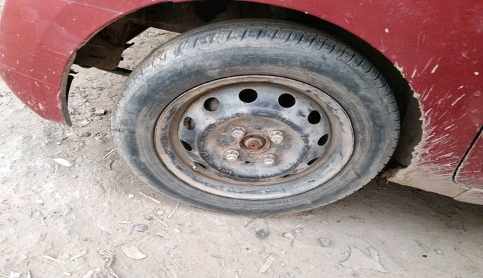 2014 Hyundai Eon MAGNA +, Petrol, Manual, 73,959 km, tyre