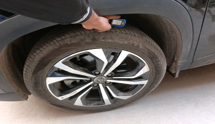 2024 MG HECTOR PLUS SHARP PRO 1.5 PETROL TURBO CVT 7 STR, Petrol, Automatic, 24,821 km, tyre