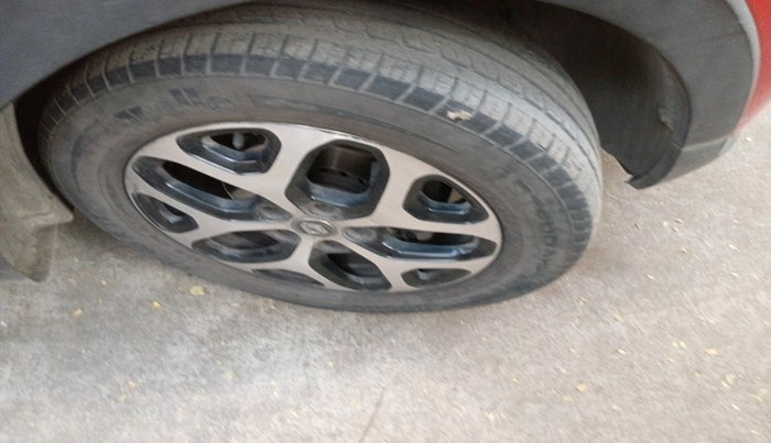 2018 Renault Captur RXT DIESEL DUAL TONE, Diesel, Manual, 23,092 km, tyre