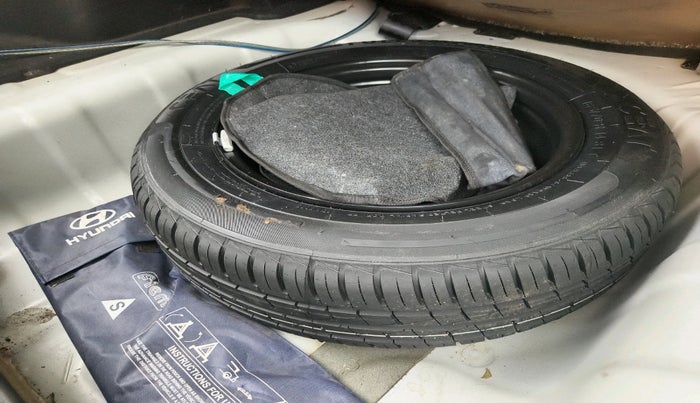 2020 Hyundai AURA SX PLUS 1.2 AMT, Petrol, Automatic, 30,366 km, tyre