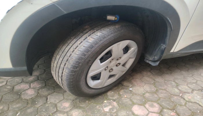 2022 Hyundai VENUE S 1.2, Petrol, Manual, 5,872 km, tyre