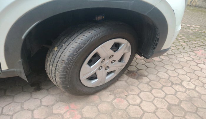 2022 Hyundai VENUE S 1.2, Petrol, Manual, 5,872 km, tyre