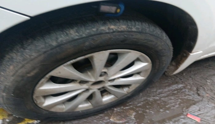 2013 Maruti Ertiga ZDI, Diesel, Manual, 2,39,386 km, tyre