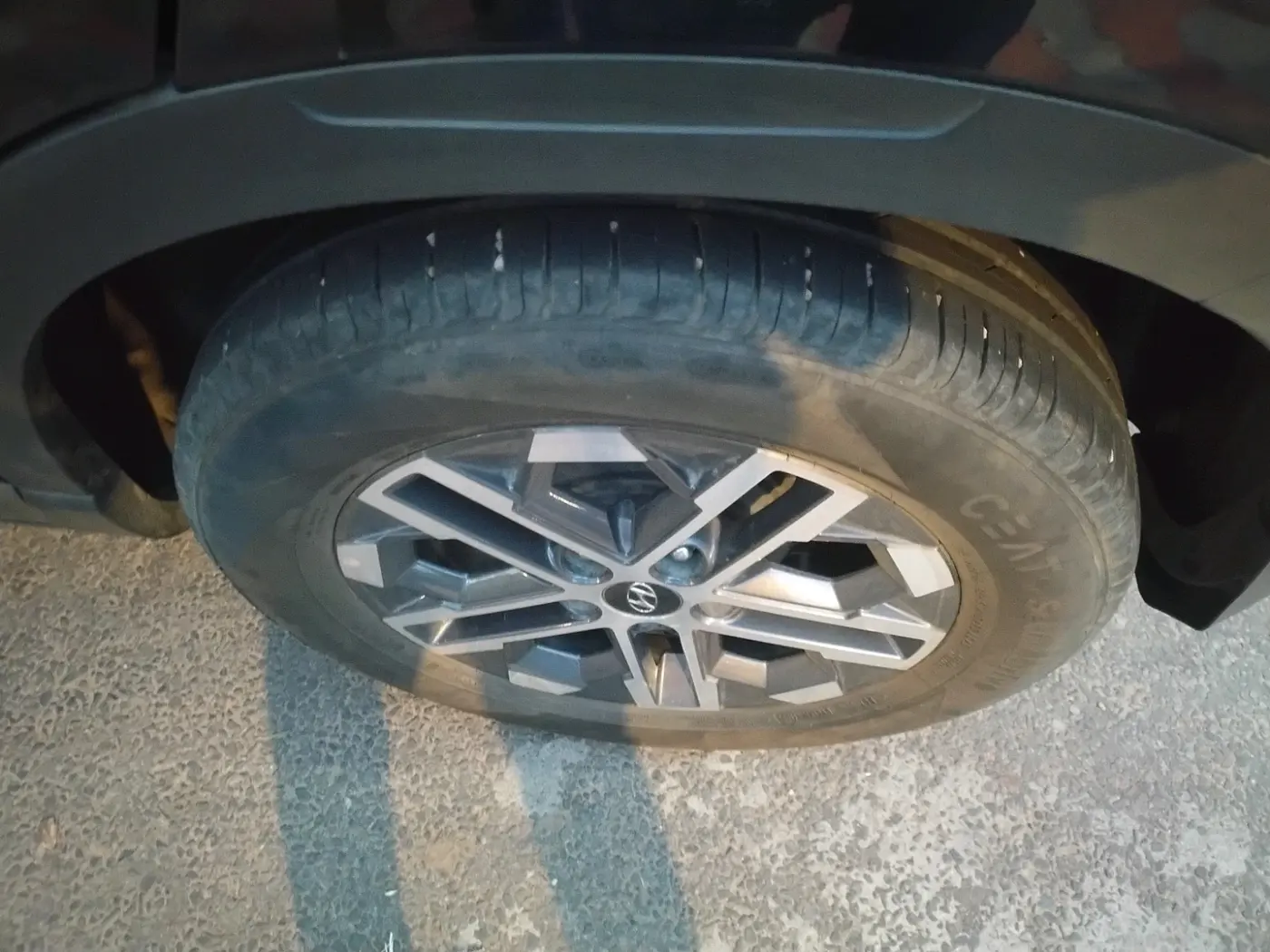 2023 Hyundai VENUE SX 1.5 CRDI, Diesel, Manual, 14,846 km, tyre