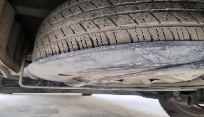 2014 Renault Duster 85 PS RXE DIESEL, Diesel, Manual, 1,71,584 km, tyre