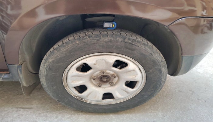 2014 Renault Duster 85 PS RXE DIESEL, Diesel, Manual, 1,71,584 km, tyre