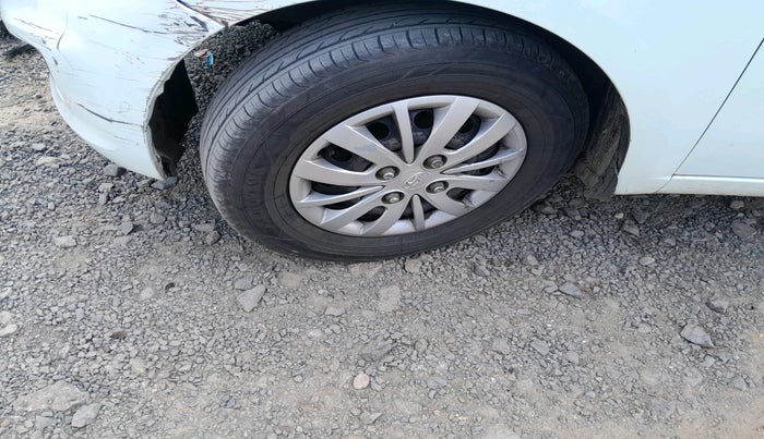 2013 Hyundai i10 MAGNA 1.1, Petrol, Manual, 1,57,348 km, tyre