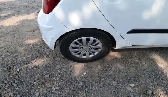 2013 Hyundai i10 MAGNA 1.1, Petrol, Manual, 1,57,348 km, tyre