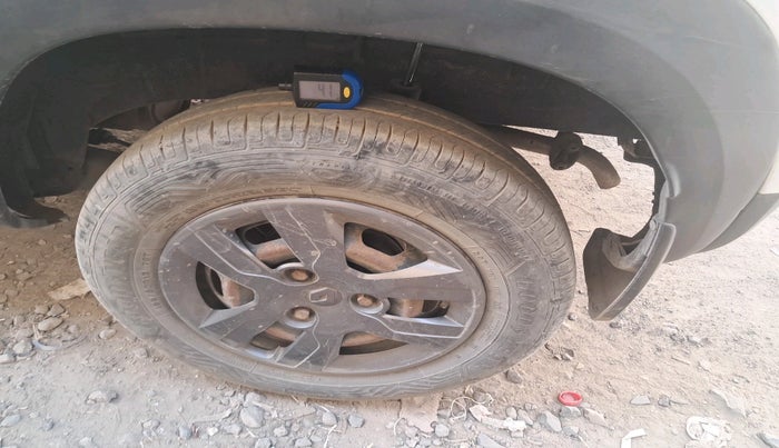 2017 Renault Kwid RXT 1.0 (O), Petrol, Manual, 71,989 km, tyre