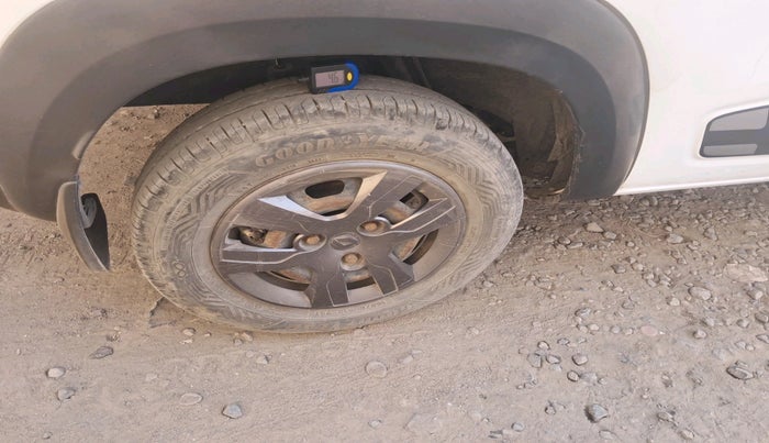 2017 Renault Kwid RXT 1.0 (O), Petrol, Manual, 71,989 km, tyre