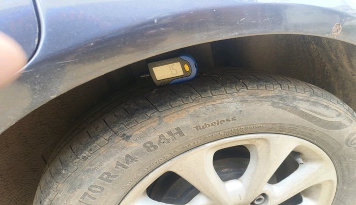 2012 Ford Figo TITANIUM 1.2 PETROL, Petrol, Manual, 1,42,840 km, tyre