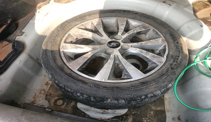 2014 Hyundai Verna FLUIDIC 1.6 CRDI SX AT, Diesel, Automatic, 1,56,094 km, tyre